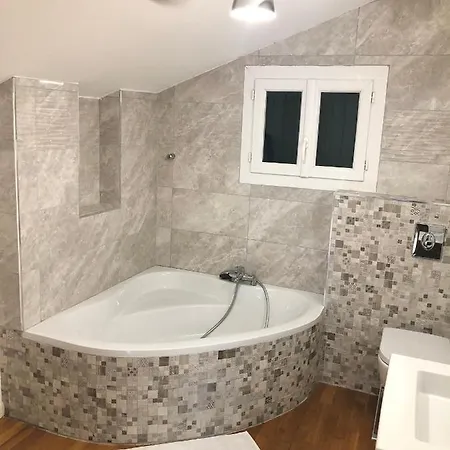 Familiale Avec Piscine Jacuzzi Terrasse Villa