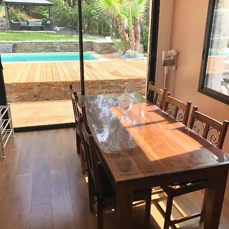 Familiale Avec Piscine Jacuzzi Terrasse Villa *